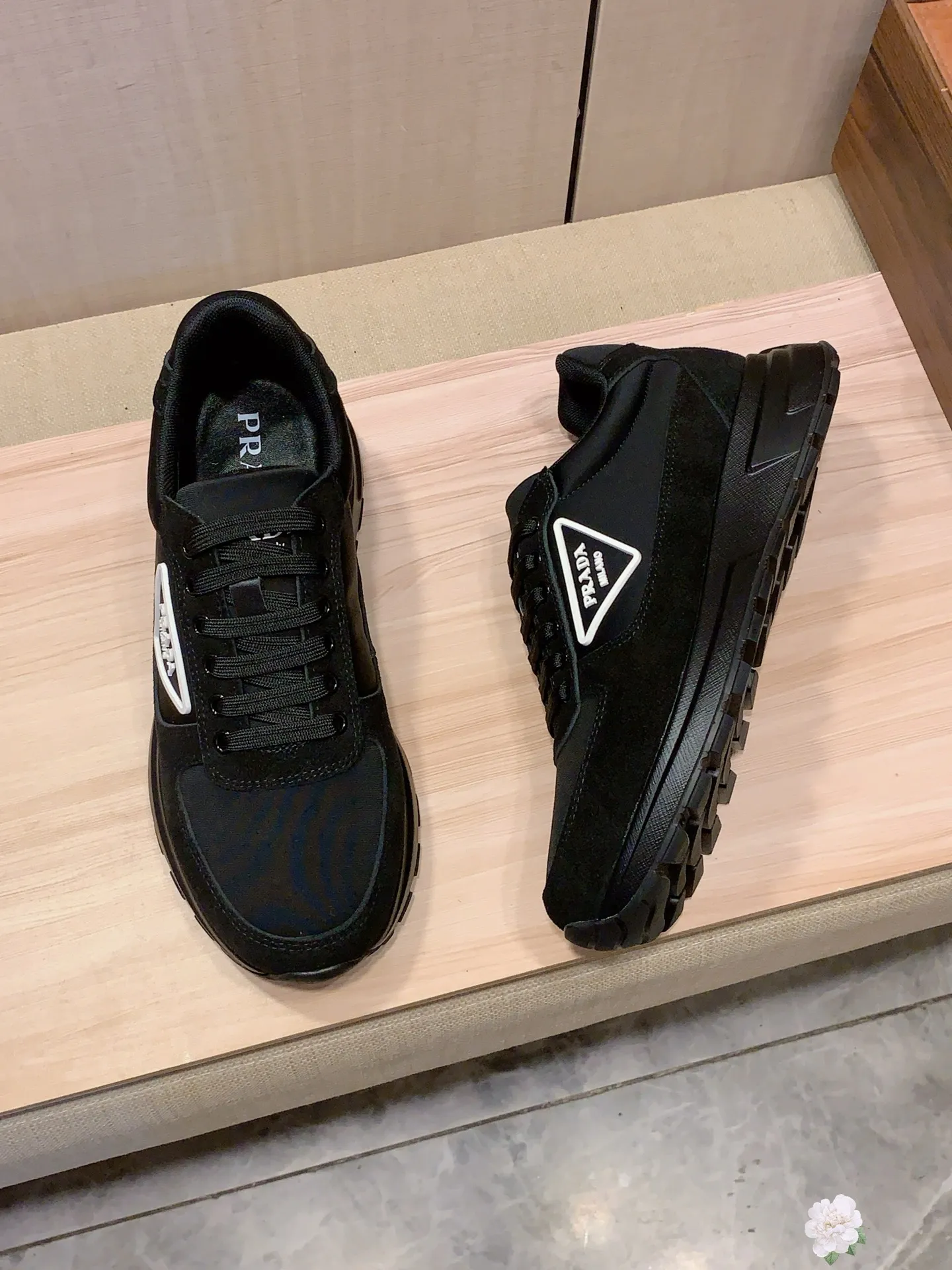 Men's Men's Shoes💰420💰💰🎩🎩[Lightning][Lightning] "PRADA*" The latest and most popular casual shoes, top brand [seduce] luxury~purchase, top~quality. [Strong] The upper is made of imported breathable cowhide with material ➕ breathable sheepskin feet (•) and fine workmanship. The original stylish and stylish soft rubber wear-resistant and non-slip outsole is light and comfortable on the feet. The real thing looks better when photographed. 085: code: 38-44, 3️⃣ colors selected